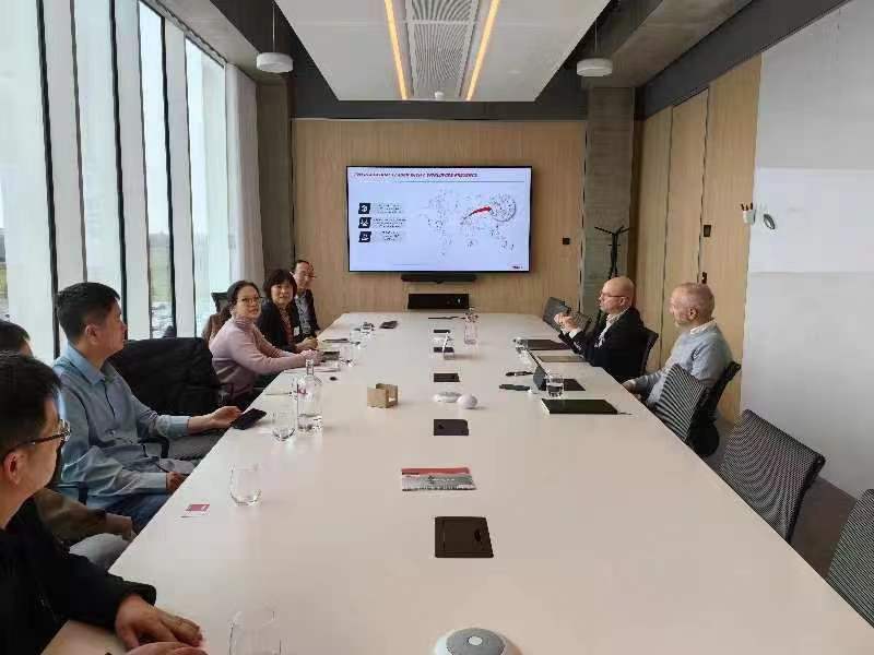 中国工程机械工业协会工业车辆分会张洁秘书长一行赴德观展 LogiMAT 2024，并到访 TVH 集团参观互换